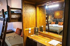 Oikoperiigitis Hotel