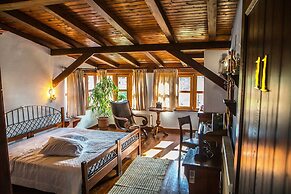 Oikoperiigitis Hotel