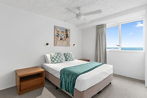 84 The Spit Holiday Apartments