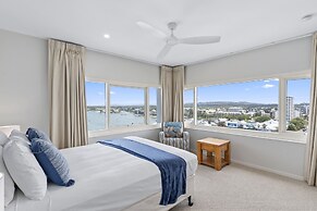 84 The Spit Holiday Apartments