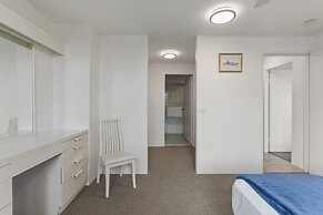 84 The Spit Holiday Apartments