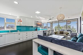 84 The Spit Holiday Apartments