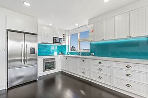 84 The Spit Holiday Apartments