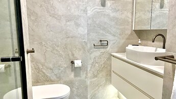 84 The Spit Holiday Apartments