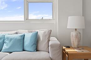 84 The Spit Holiday Apartments