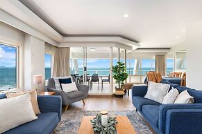 84 The Spit Holiday Apartments