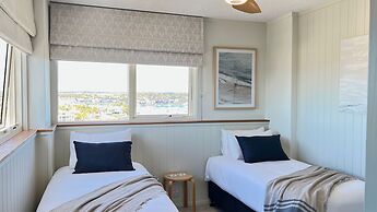 84 The Spit Holiday Apartments