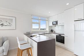 84 The Spit Holiday Apartments