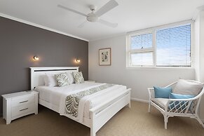 84 The Spit Holiday Apartments