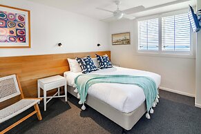 84 The Spit Holiday Apartments