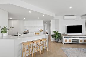 84 The Spit Holiday Apartments