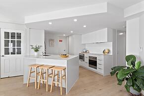 84 The Spit Holiday Apartments