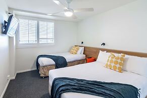 84 The Spit Holiday Apartments