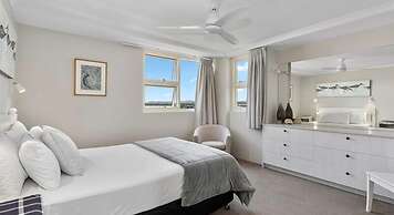 84 The Spit Holiday Apartments