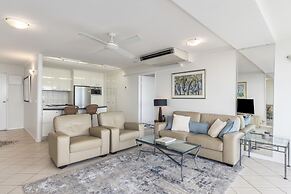 84 The Spit Holiday Apartments