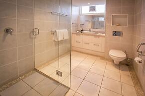 84 The Spit Holiday Apartments