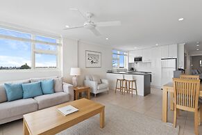 84 The Spit Holiday Apartments