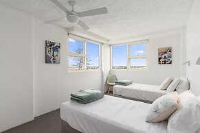 84 The Spit Holiday Apartments