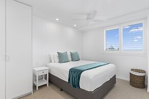 84 The Spit Holiday Apartments