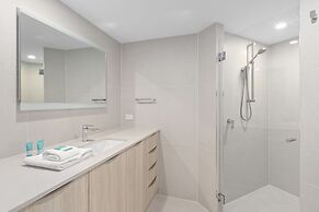 84 The Spit Holiday Apartments