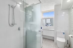 84 The Spit Holiday Apartments