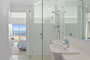 84 The Spit Holiday Apartments