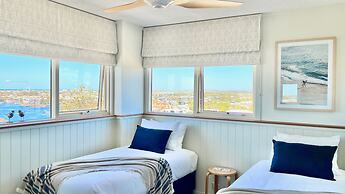 84 The Spit Holiday Apartments