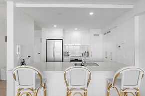 84 The Spit Holiday Apartments