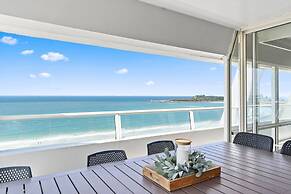 84 The Spit Holiday Apartments