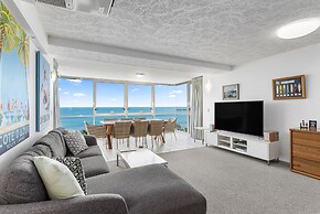 84 The Spit Holiday Apartments