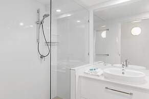 84 The Spit Holiday Apartments