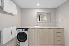 84 The Spit Holiday Apartments