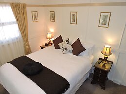 Kubba Roonga Guesthouse - Boutique Luxury Spa Retreat & Gardens