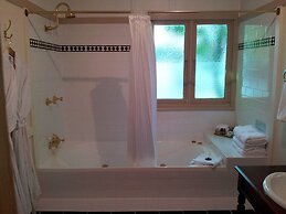 Kubba Roonga Guesthouse - Boutique Luxury Spa Retreat & Gardens