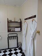 Kubba Roonga Guesthouse - Boutique Luxury Spa Retreat & Gardens