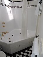 Kubba Roonga Guesthouse - Boutique Luxury Spa Retreat & Gardens