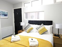 Coasters Hotel & Apartments