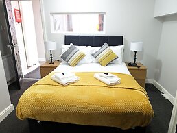 Coasters Hotel & Apartments