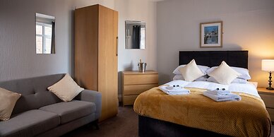 Coasters Hotel & Apartments