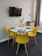Coasters Hotel & Apartments