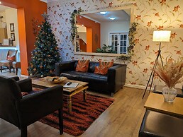Coasters Hotel & Apartments