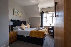 Coasters Hotel & Apartments