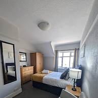 Coasters Hotel & Apartments