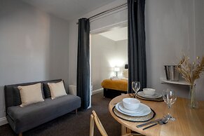 Coasters Hotel & Apartments