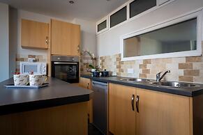 Coasters Hotel & Apartments