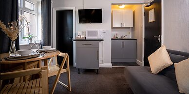 Coasters Hotel & Apartments