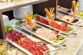 City Avenue Hotel by HMG