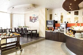 City Avenue Hotel by HMG