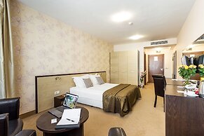 City Avenue Hotel by HMG