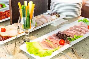 City Avenue Hotel by HMG